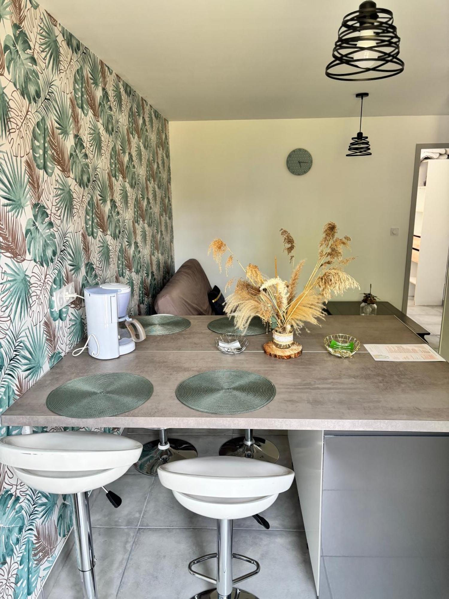 Au Champ Fleuri Apartment Bracieux Bagian luar foto