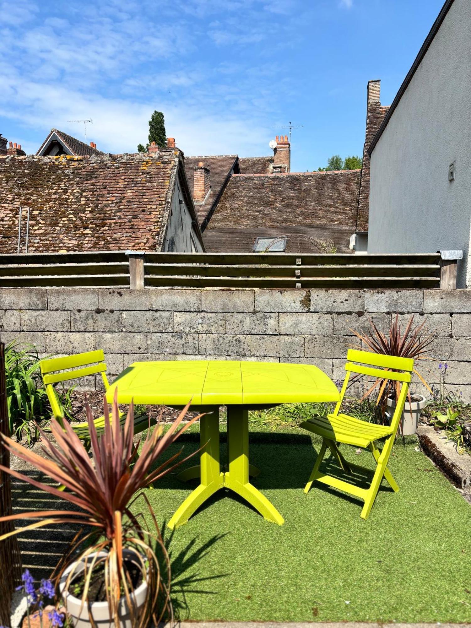 Au Champ Fleuri Apartment Bracieux Bagian luar foto